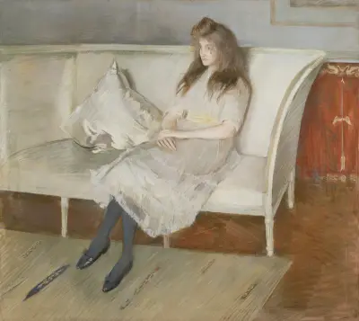 Ung flicka sittande i soffa, kallad ’Symfoni i vitt, Mademoiselle Paulmier’ av Paul César Helleu