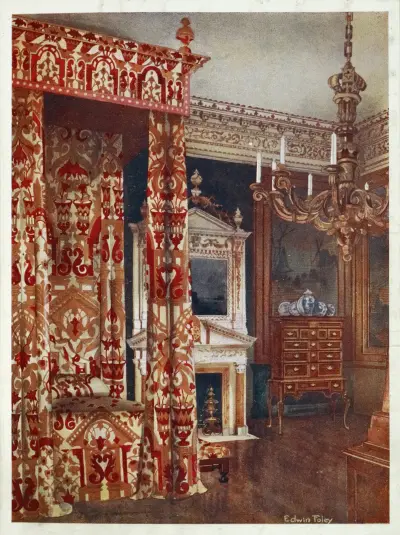 Königin-Annes-Bett, Kommode auf Gestell, hölzerner Kerzenleuchter von Edwin Foley