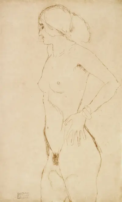 Standing nude girl, facing left av Gustav Klimt