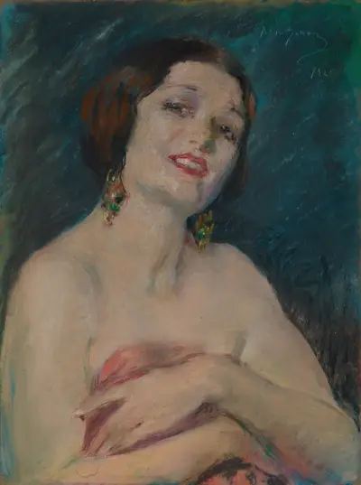 Model Holding Drapery av Alice Pike Barney