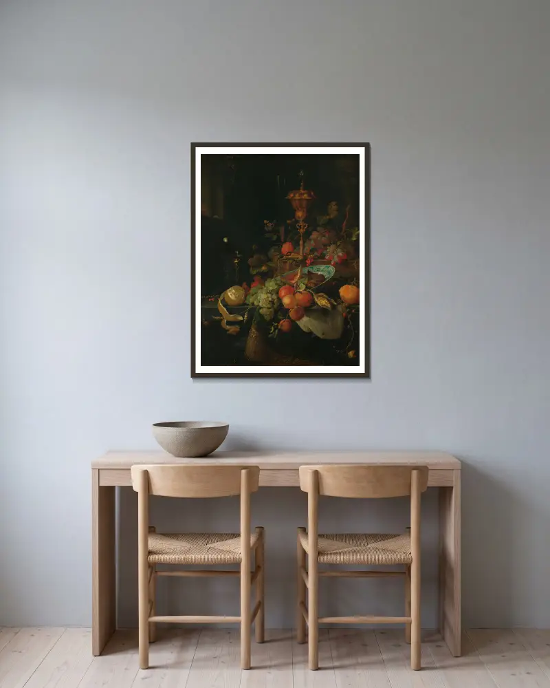 Stilleben med frukt och bägare på tuppfot av Abraham Mignon inramad på en vägg
