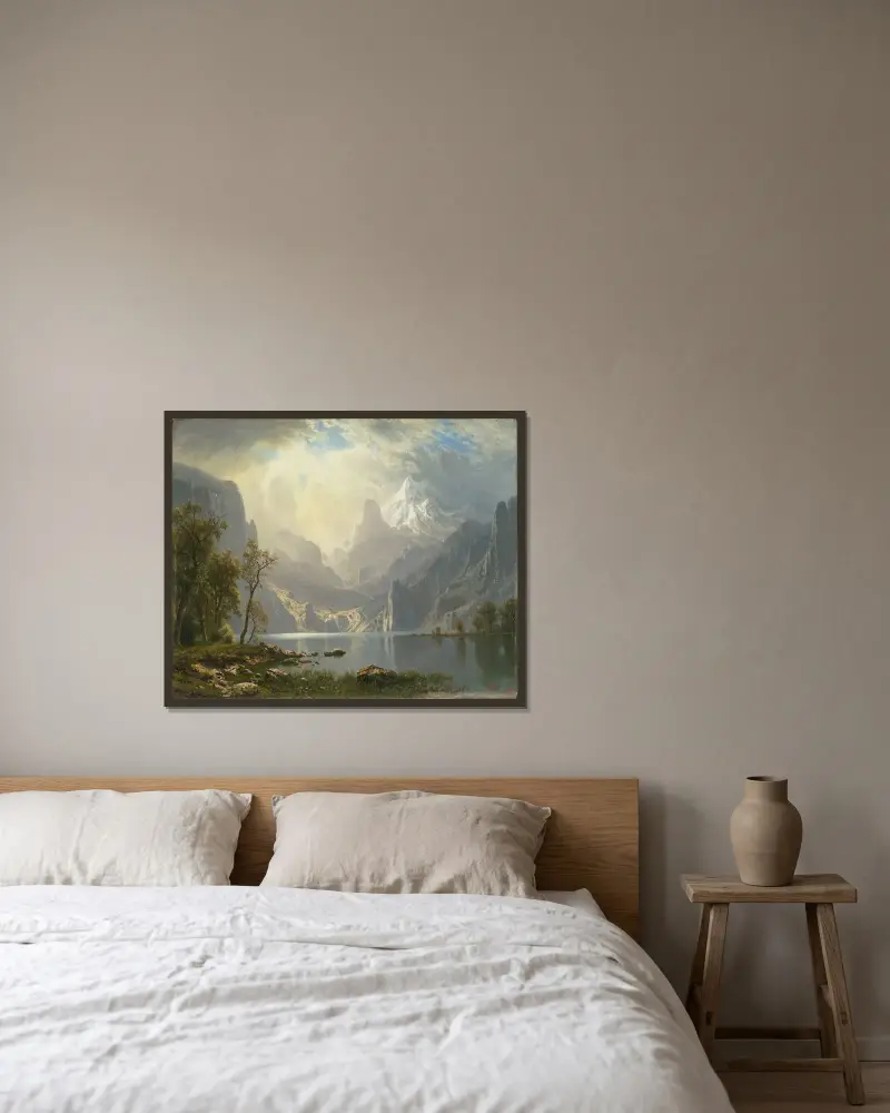 I Sierra Nevada av Albert Bierstadt inramad på en vägg