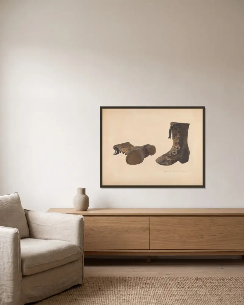 Kinderschuh von Alexander Anderson gerahmt an einer Wand