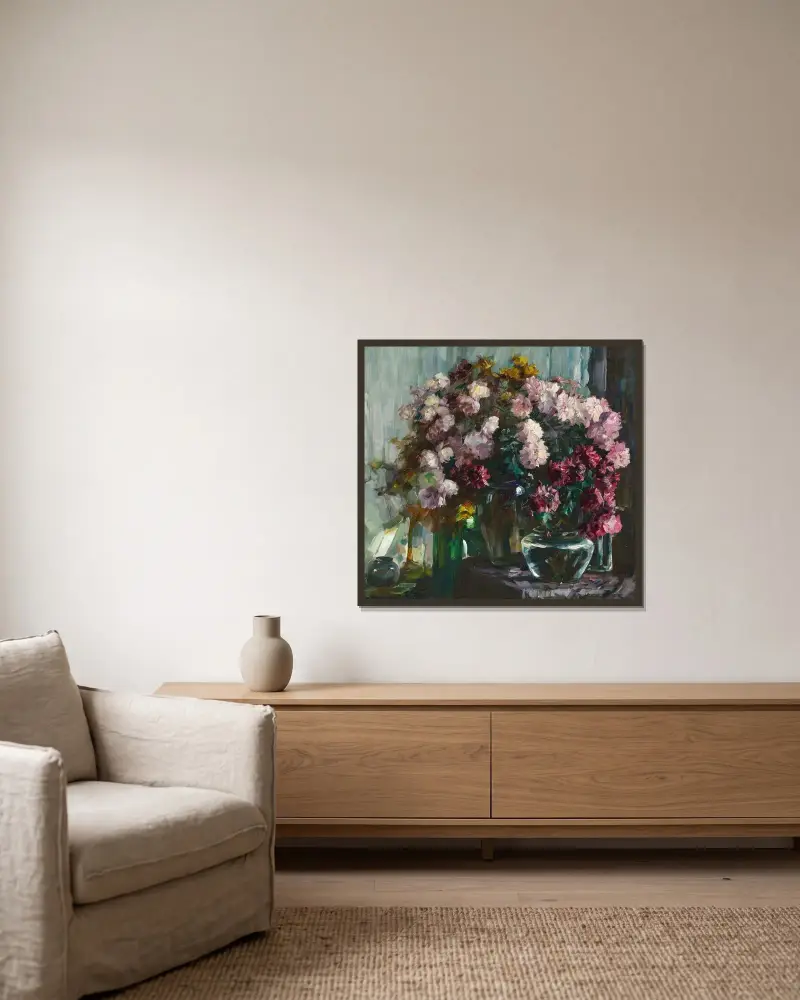 Blumengebinde von Alexander Koester gerahmt an einer Wand