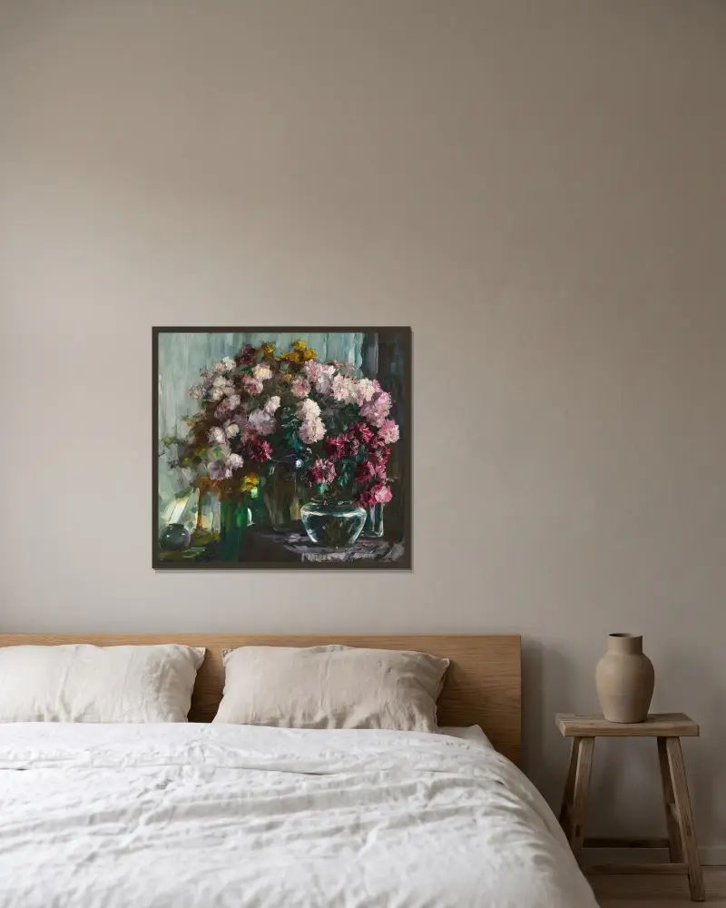 Blumengebinde von Alexander Koester gerahmt an einer Wand