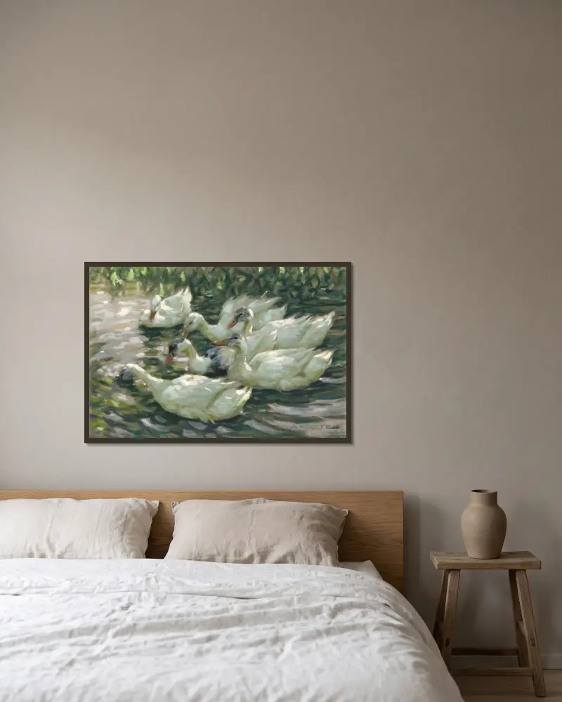 Sechs Enten unter einem Weidenbaum von Alexander Koester gerahmt an einer Wand