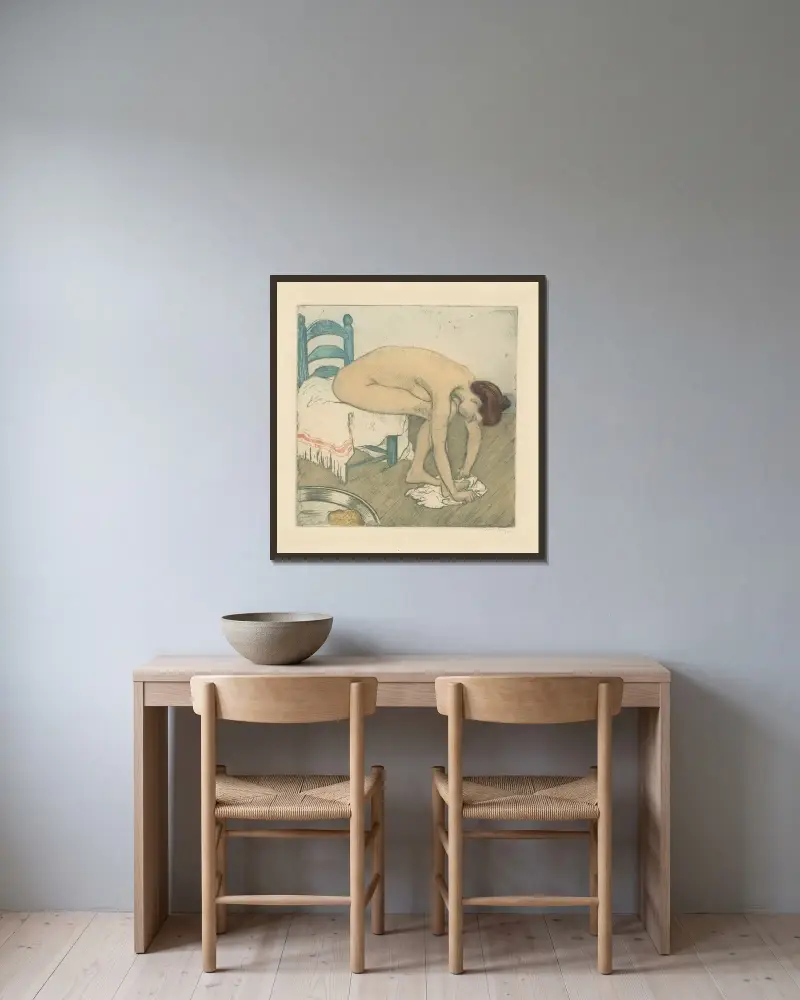 Sittande naken kvinna som torkar sina fötter av Théophile Alexandre Steinlen inramad på en vägg