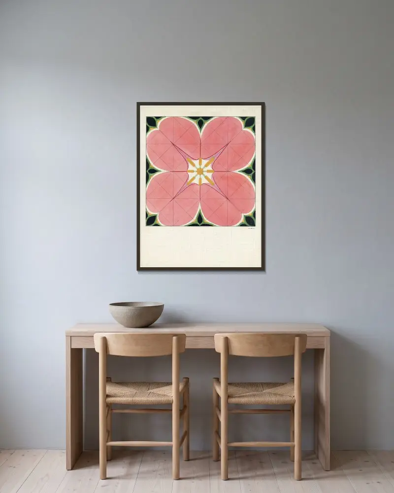 Blumenform von Alfred Ost gerahmt an einer Wand