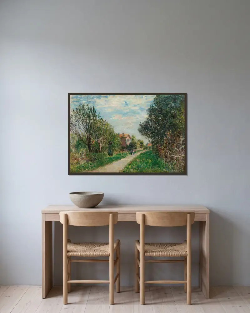 Frau und Kind auf dem Wiesenweg, Sèvres von Alfred Sisley gerahmt an einer Wand