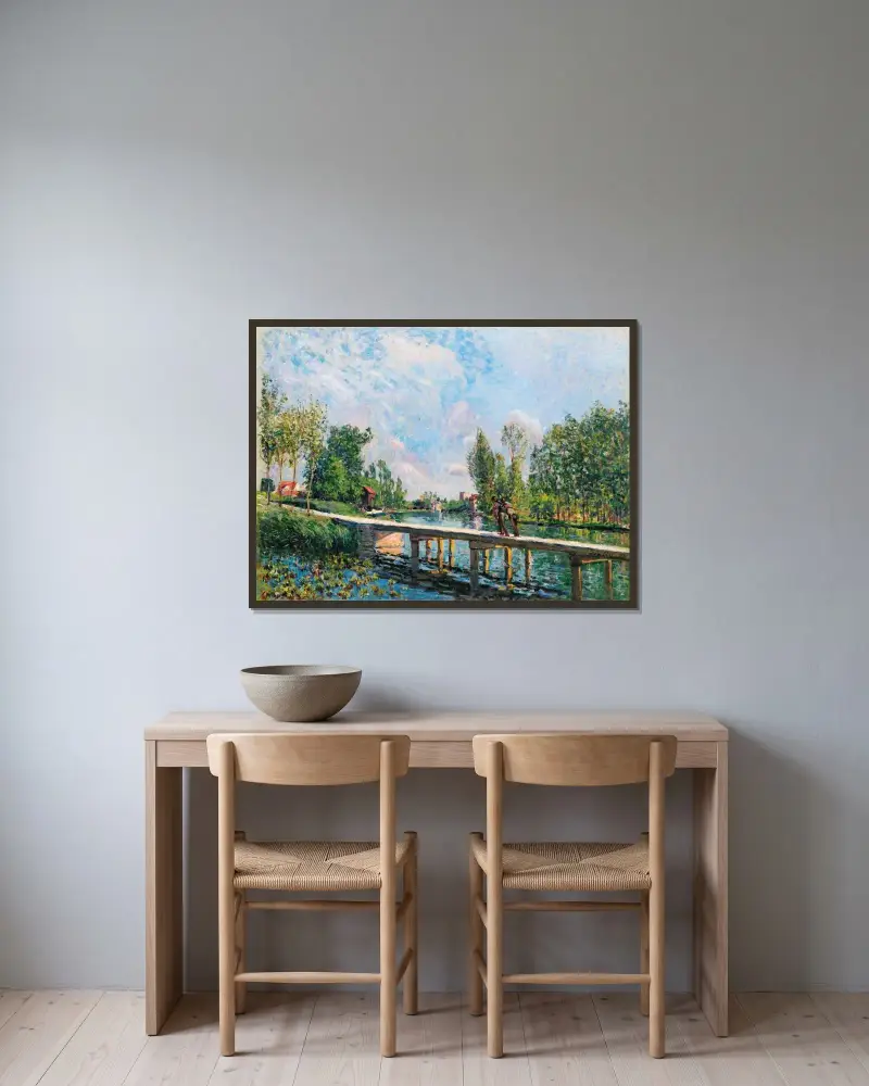 La Passerelle – Chemin De Halage Du Canal Du Loing av Alfred Sisley inramad på en vägg