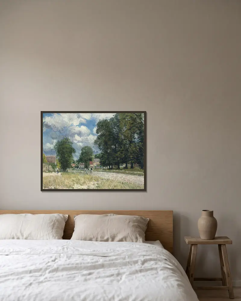 La route de Marly-le-Roi av Alfred Sisley inramad på en vägg