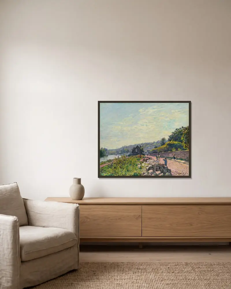 La Seine Au Bas-Meudon av Alfred Sisley inramad på en vägg