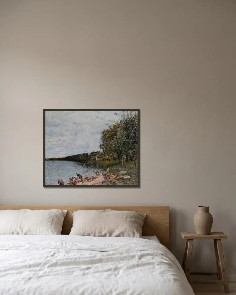 Lavandières près de Champagne av Alfred Sisley inramad på en vägg
