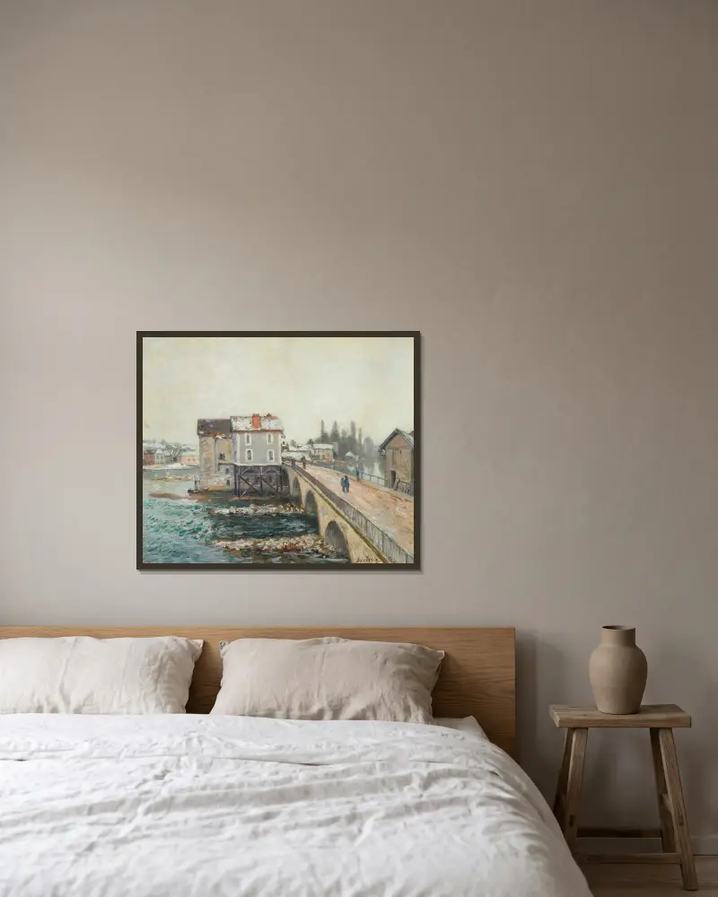 Le Pont De Moret Et Les Moulins – Effet D’hiver av Alfred Sisley inramad på en vägg