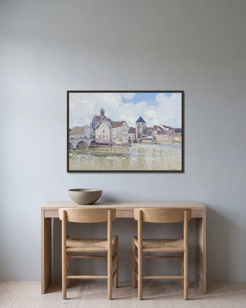Le Pont de Moret av Alfred Sisley inramad på en vägg