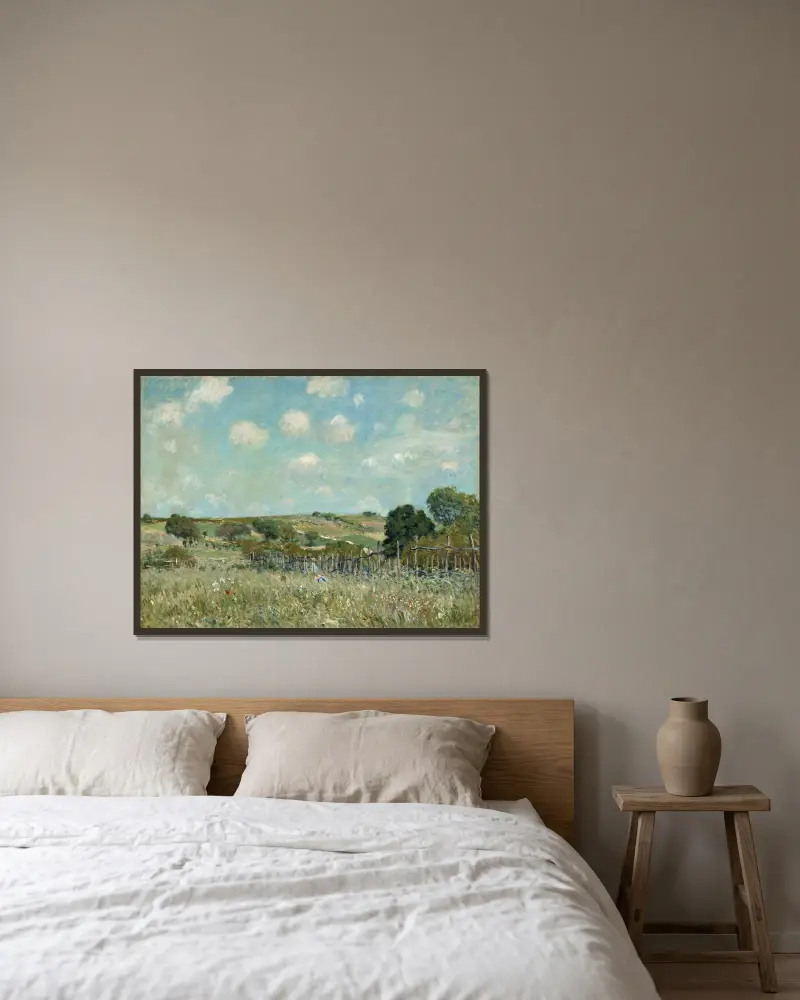 Wiese von Alfred Sisley gerahmt an einer Wand