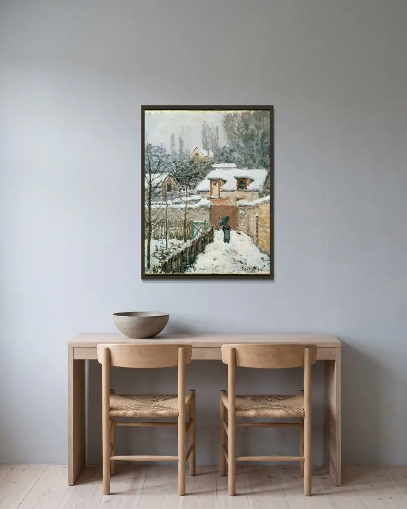 Snö vid Louveciennes av Alfred Sisley inramad på en vägg