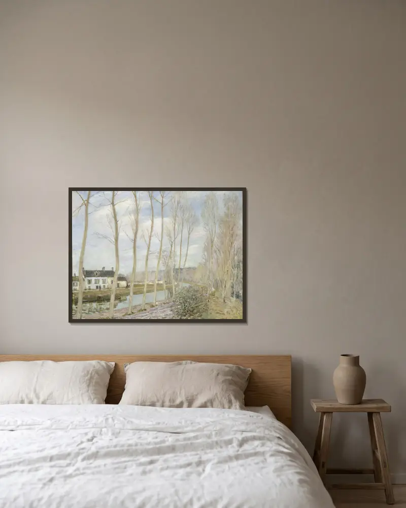 The Loing’s Canal av Alfred Sisley inramad på en vägg