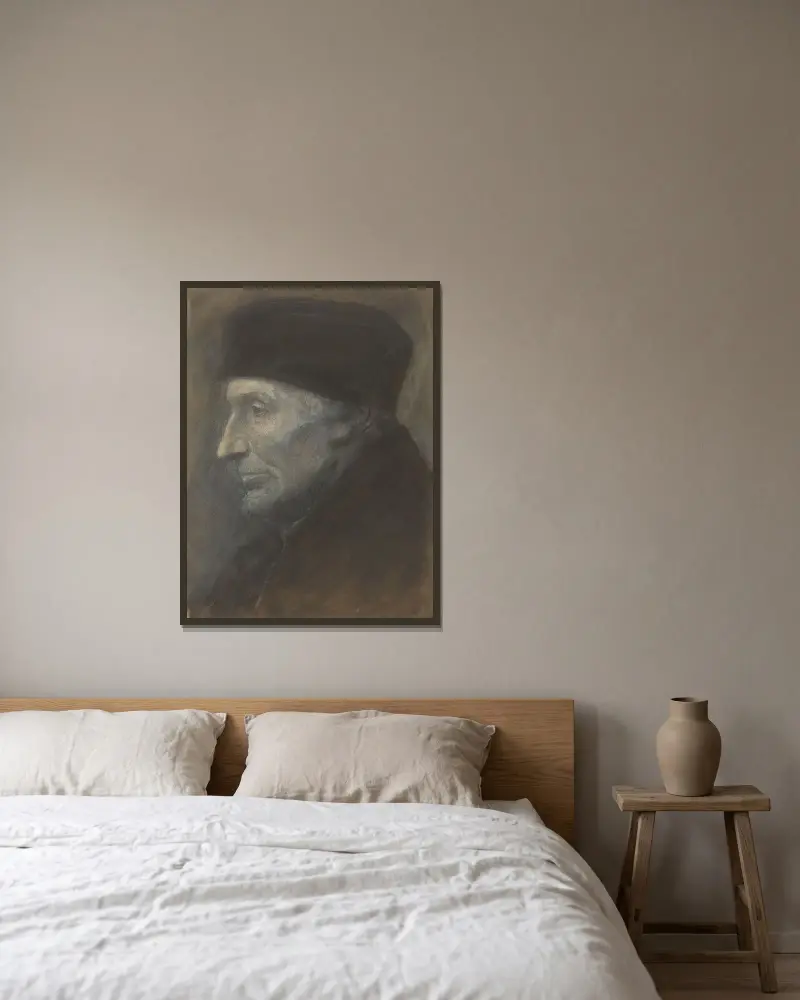 Manshuvud med skallmössa av Alphonse Legros inramad på en vägg