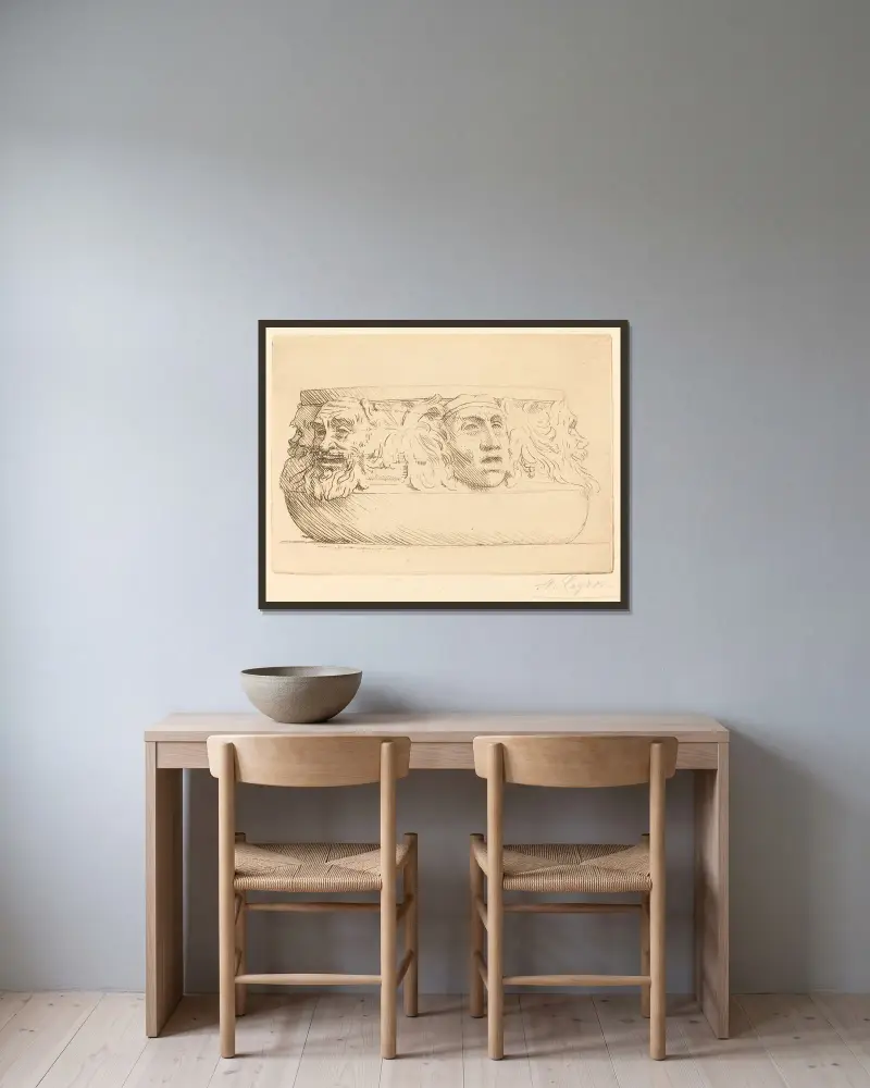 Vas med grotesker av Alphonse Legros inramad på en vägg