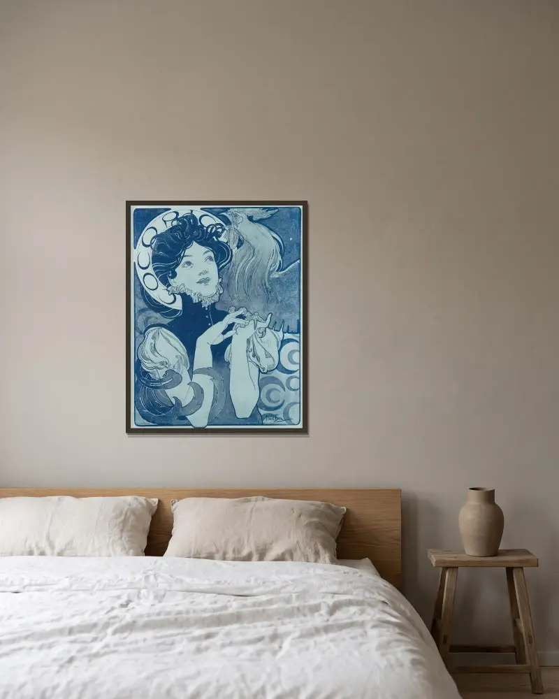 Cocorico, Alphonse Mucha v rámu na stěně