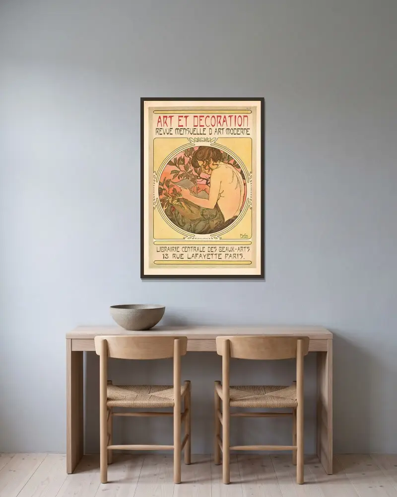 Dekorativní dokumenty, Alphonse Mucha v rámu na stěně