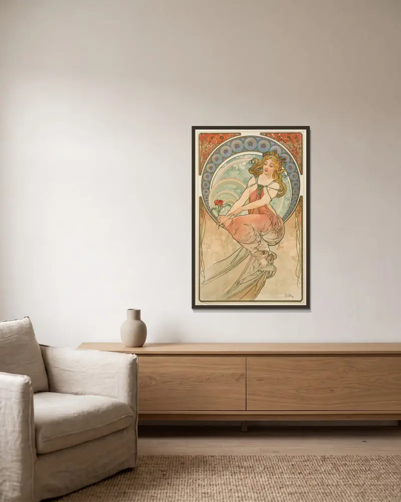 Die Malerei von Alphonse Mucha gerahmt an einer Wand