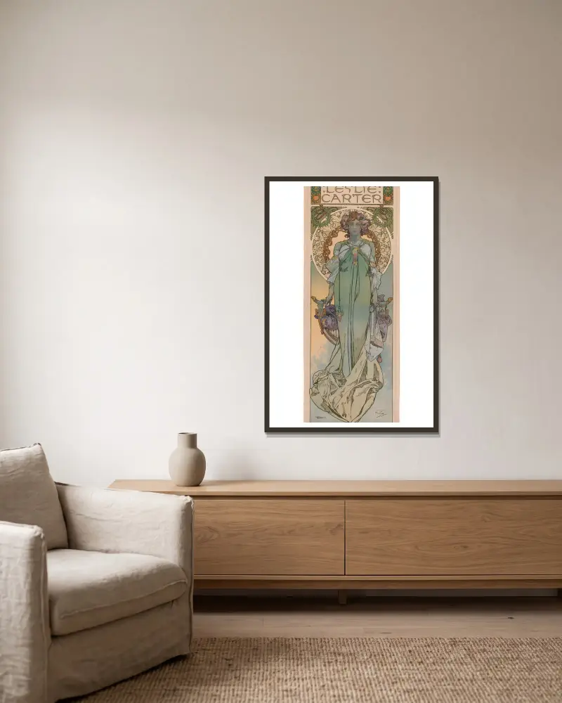 Leslie Carter, Alphonse Mucha w ramie na ścianie