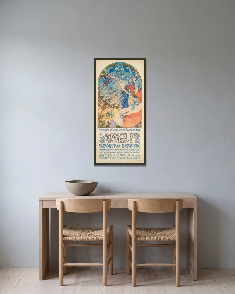 Poster for The Sokol Festival in Prague av Alphonse Mucha inramad på en vägg