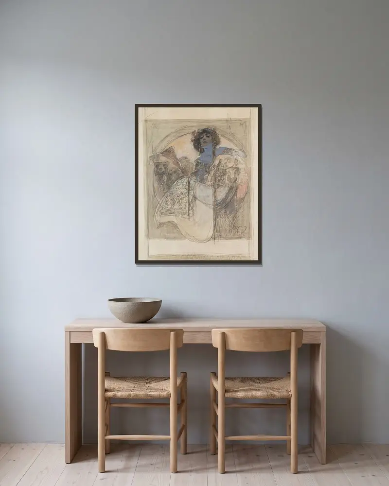 Sedící žena – studie k plakátu av Alphonse Mucha inramad på en vägg