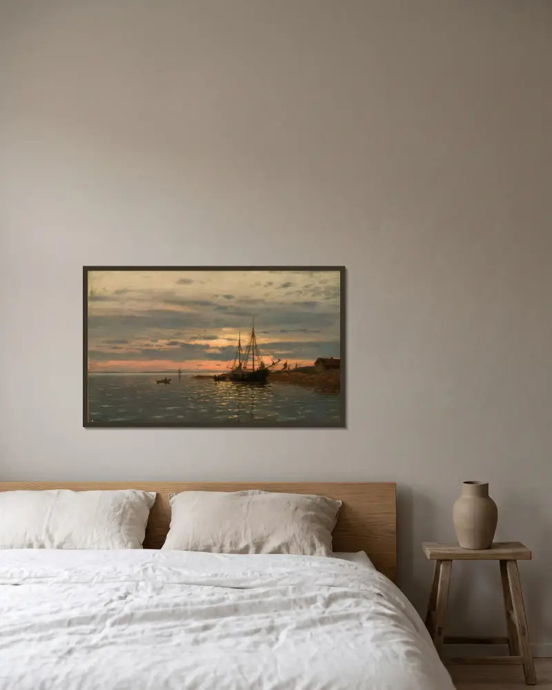 Från fjorden av Amaldus Nielsen inramad på en vägg