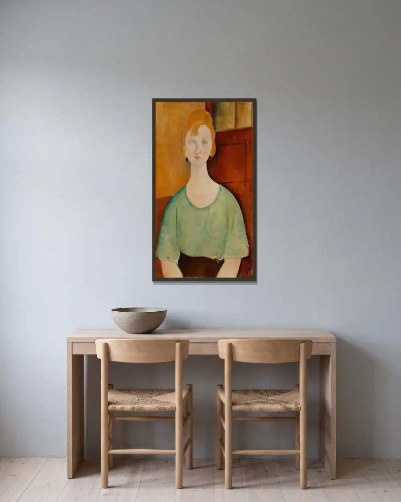 Girl in a Green Blouse av Amedeo Modigliani inramad på en vägg