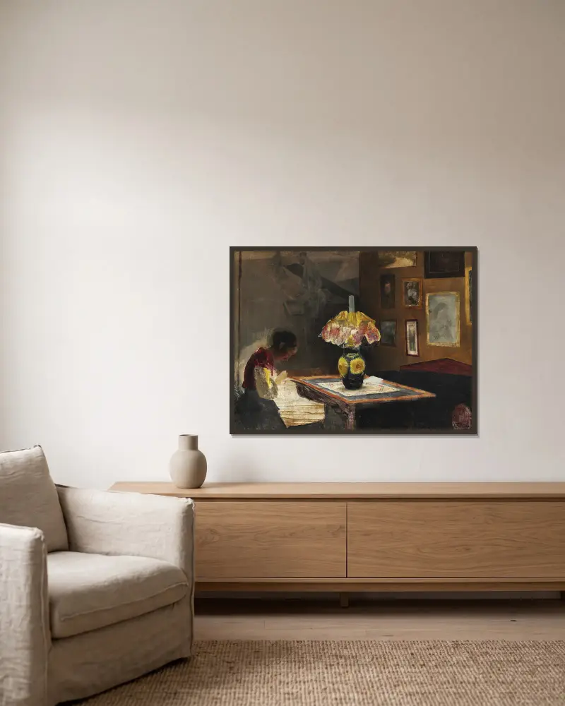 Kunstnerens hustru Sigrid syende ved lampelys. Karrebæksminde av Laurits Andersen Ring inramad på en vägg