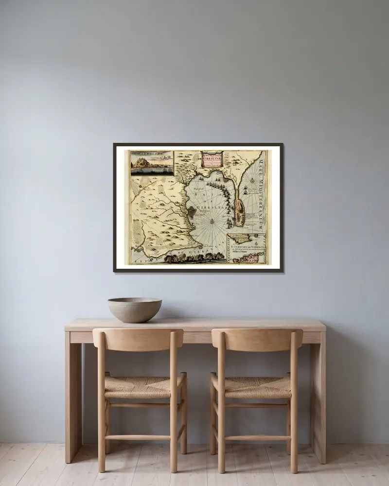 Der Hafen und die Straße von Gibraltar von Anna Beek gerahmt an einer Wand