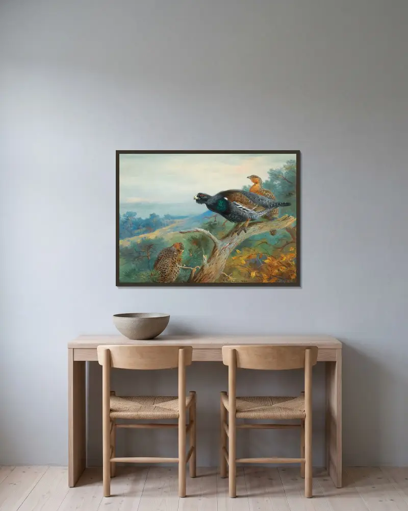 Capercaillie av Archibald Thorburn inramad på en vägg