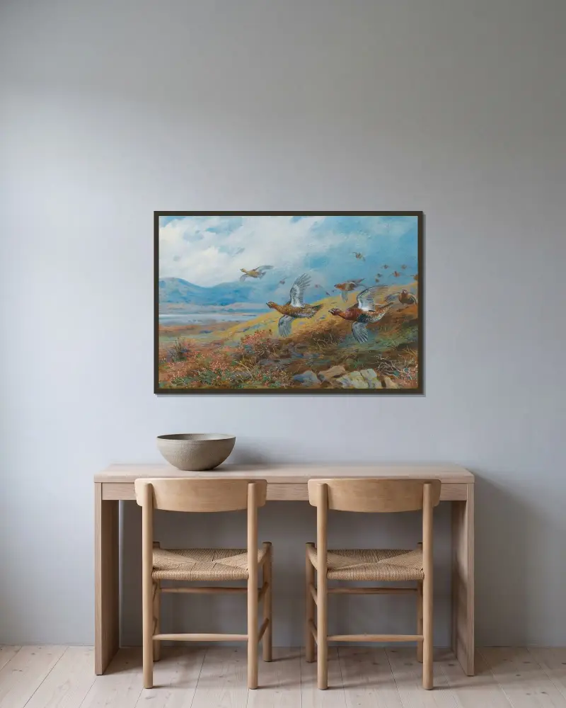 Auerhuhn-Balz von Archibald Thorburn gerahmt an einer Wand
