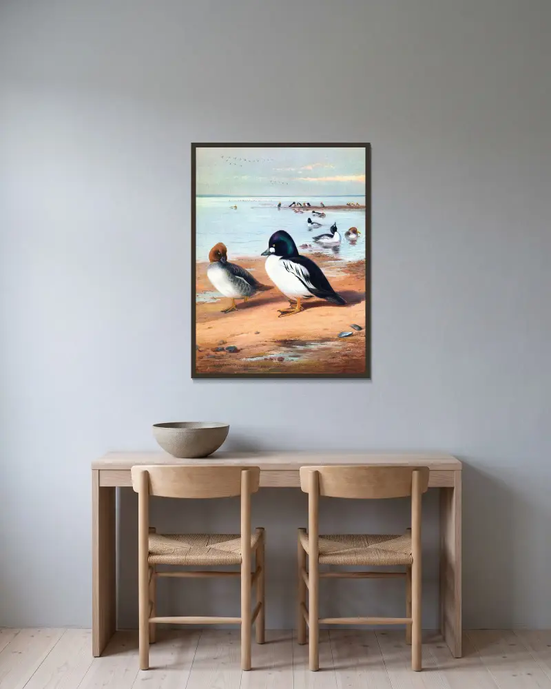 Golden-Eye von Archibald Thorburn gerahmt an einer Wand