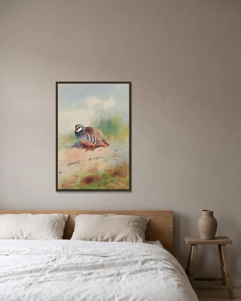 Rödhöna av Archibald Thorburn inramad på en vägg