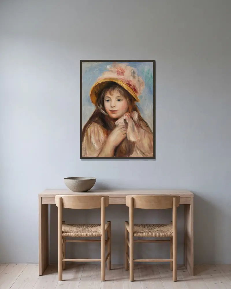 Girl with Pink Bonnet (Jeune fille au chapeau rose) av Pierre-Auguste Renoir inramad på en vägg