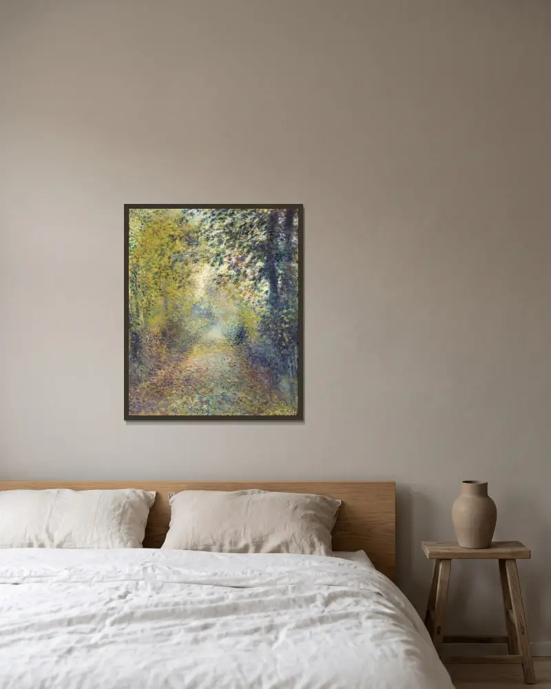 Im Wald von Pierre-Auguste Renoir gerahmt an einer Wand