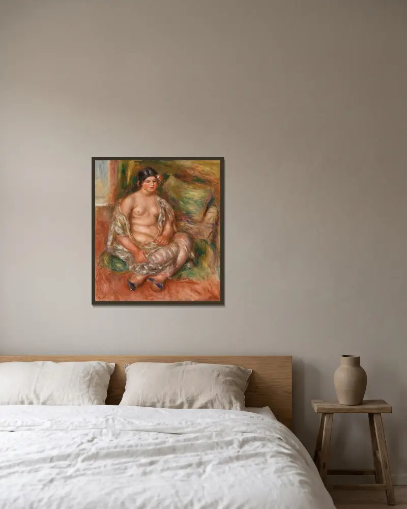 Sitzende Odaliske von Pierre-Auguste Renoir gerahmt an einer Wand