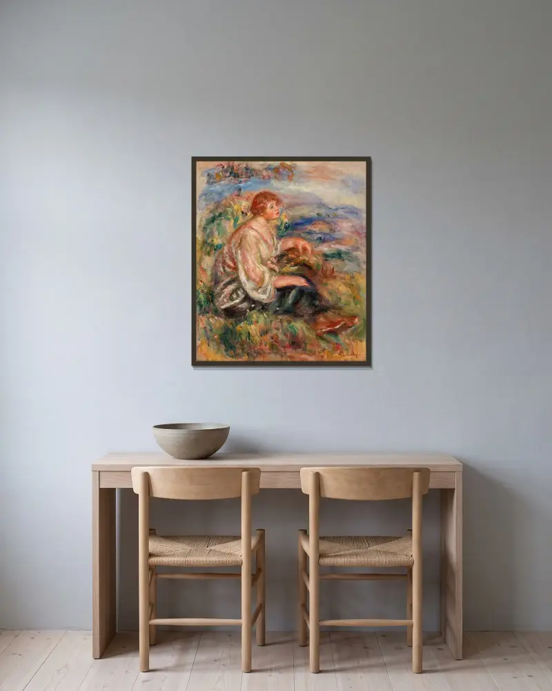 Kvinna i tyllblus och svart kjol i landskap av Pierre-Auguste Renoir inramad på en vägg