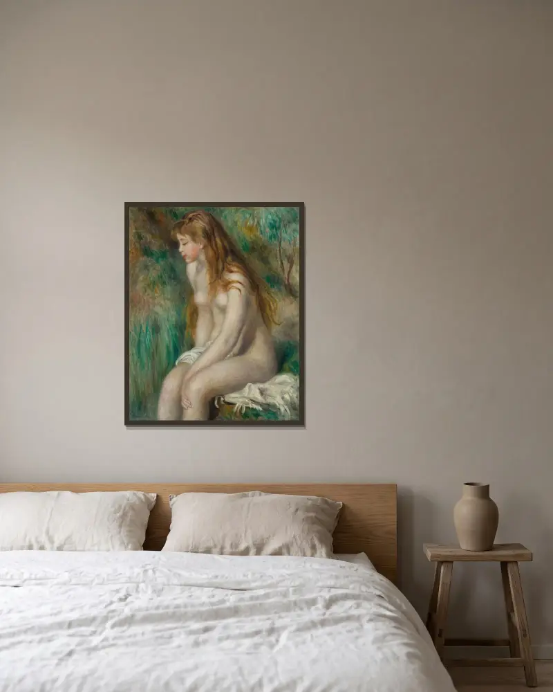 Badendes Mädchen von Pierre-Auguste Renoir gerahmt an einer Wand