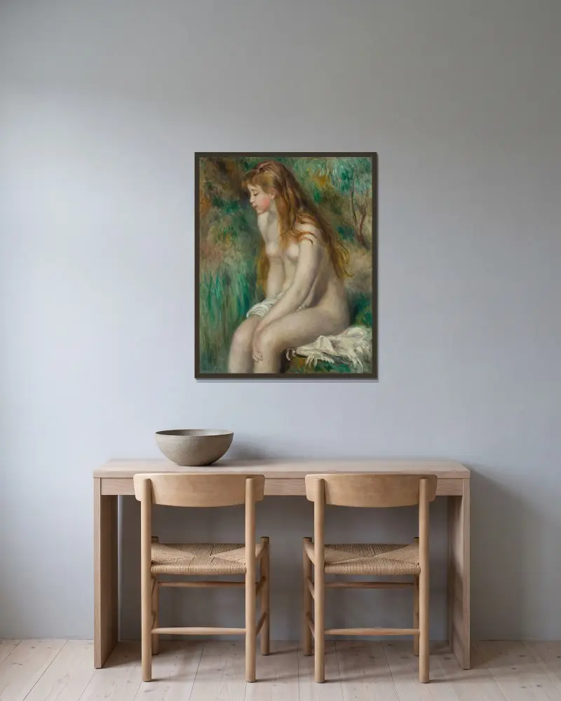 Badendes Mädchen von Pierre-Auguste Renoir gerahmt an einer Wand