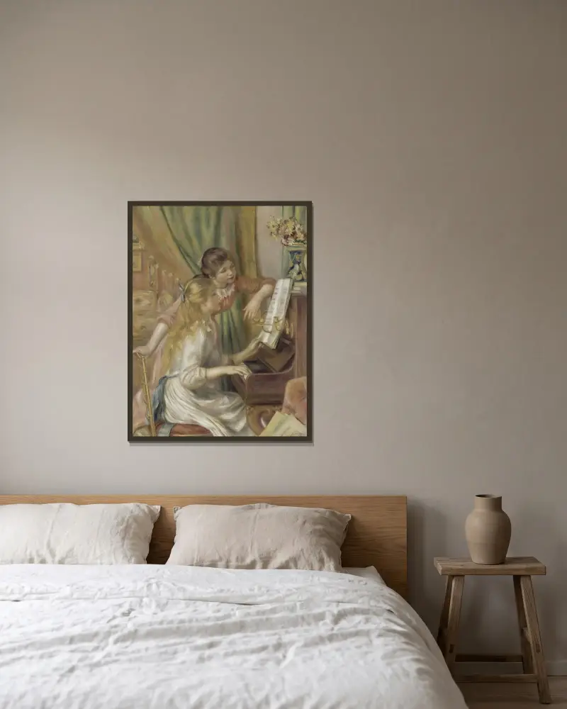 Junge Mädchen am Klavier von Pierre-Auguste Renoir gerahmt an einer Wand