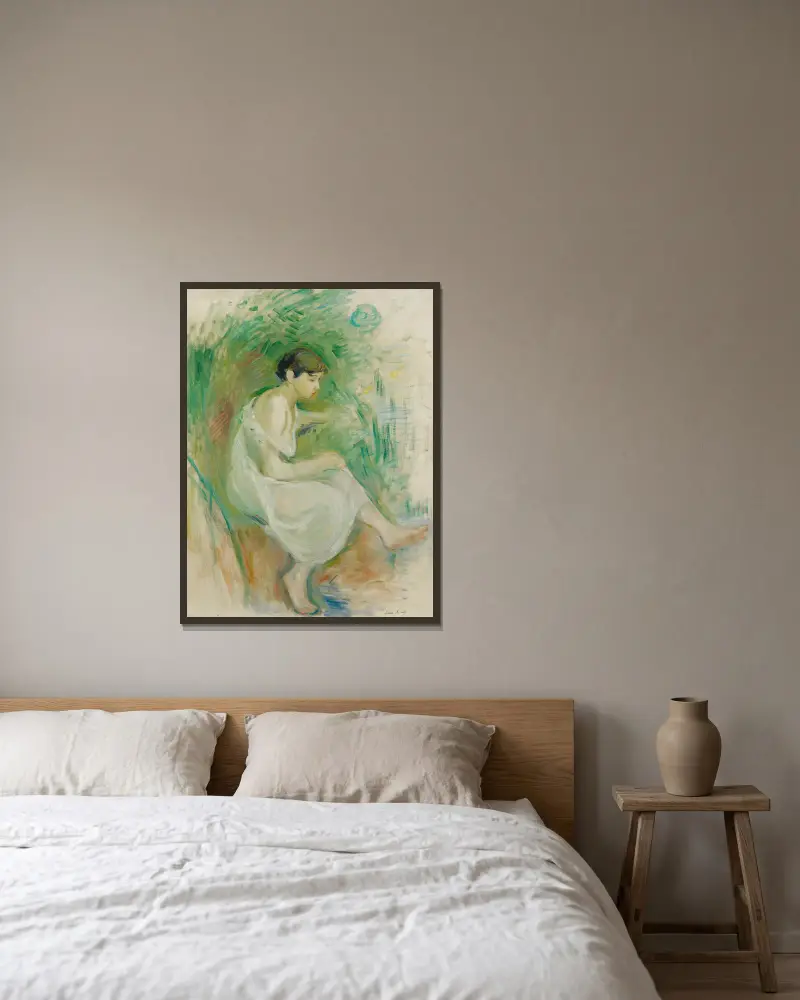 Baigneuse En Chemise av Berthe Morisot inramad på en vägg