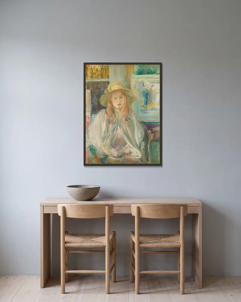 Fillette Au Chapeau De Paille av Berthe Morisot inramad på en vägg