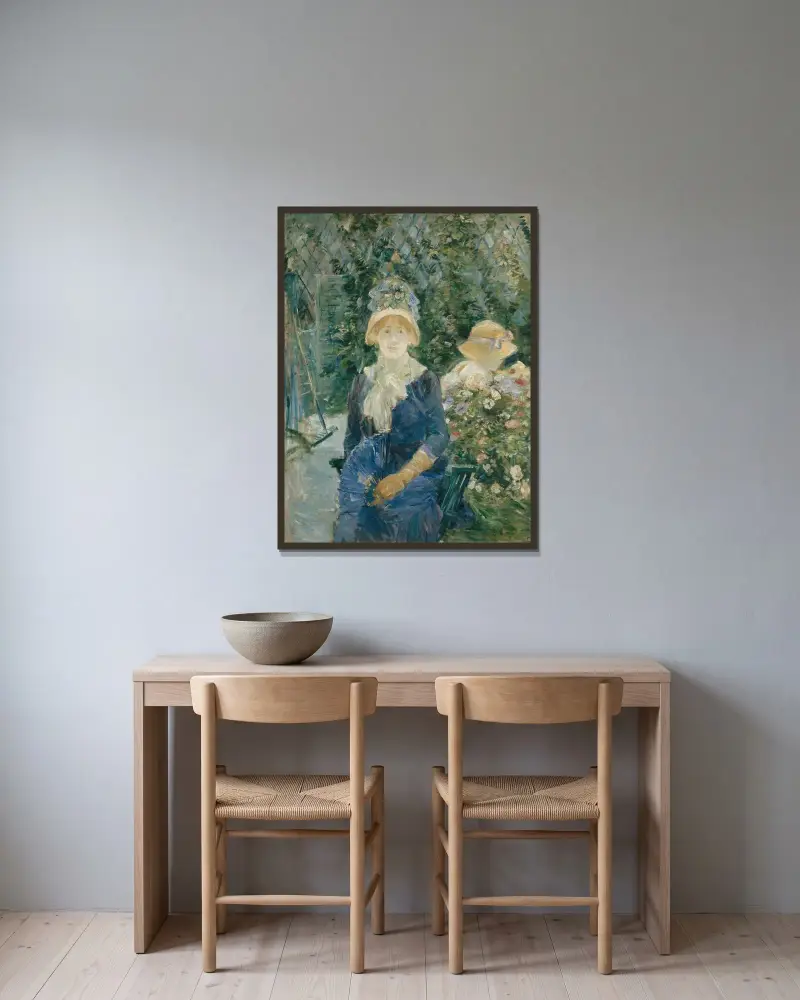 Kvinna i trädgård av Berthe Morisot inramad på en vägg