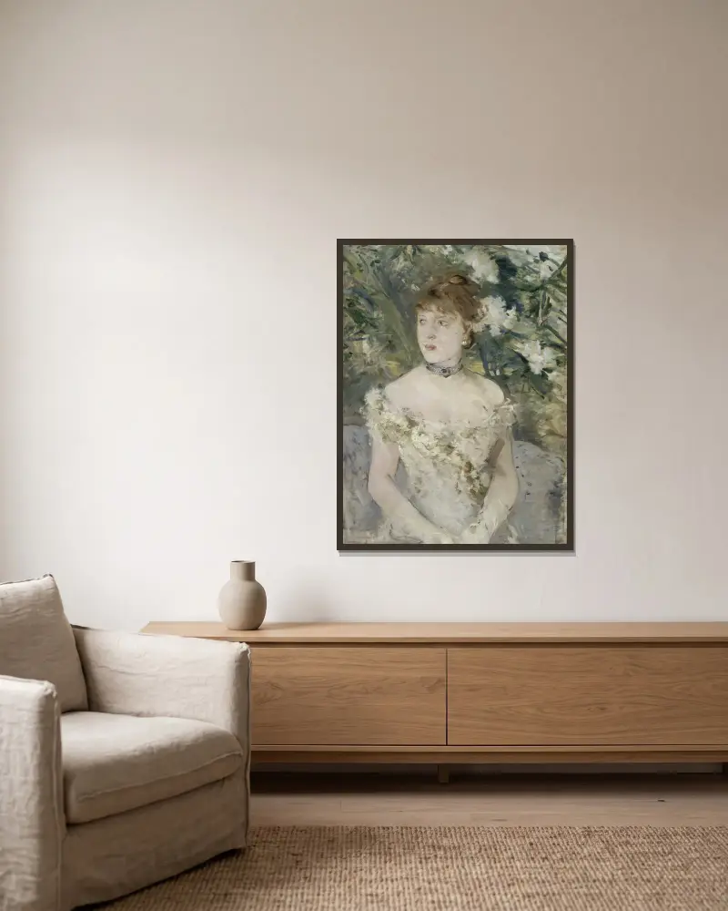Young Girl in a Ball Gown av Berthe Morisot inramad på en vägg