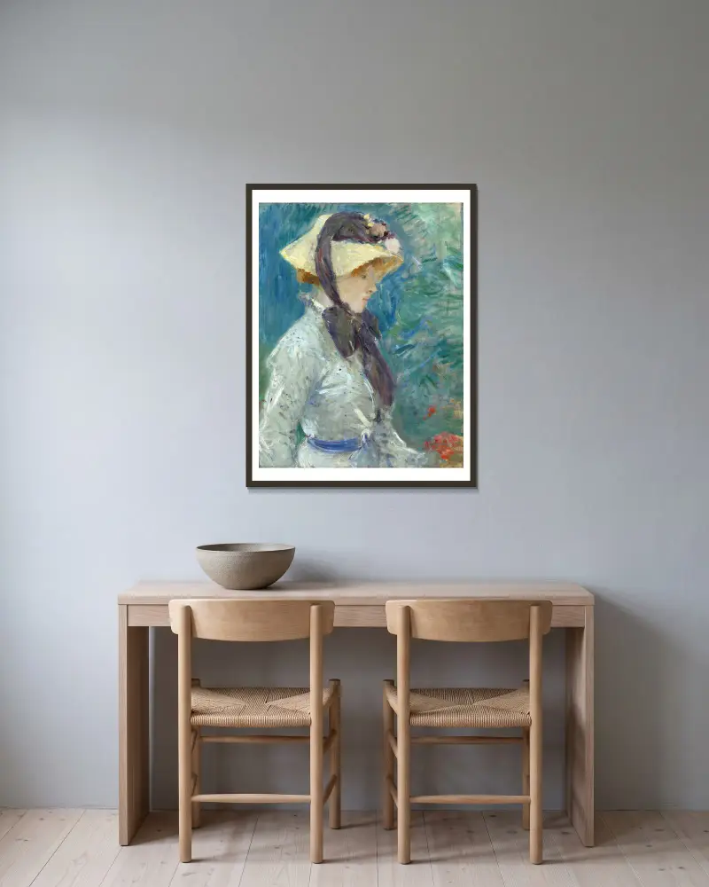 Ung kvinna med halmhatt av Berthe Morisot inramad på en vägg